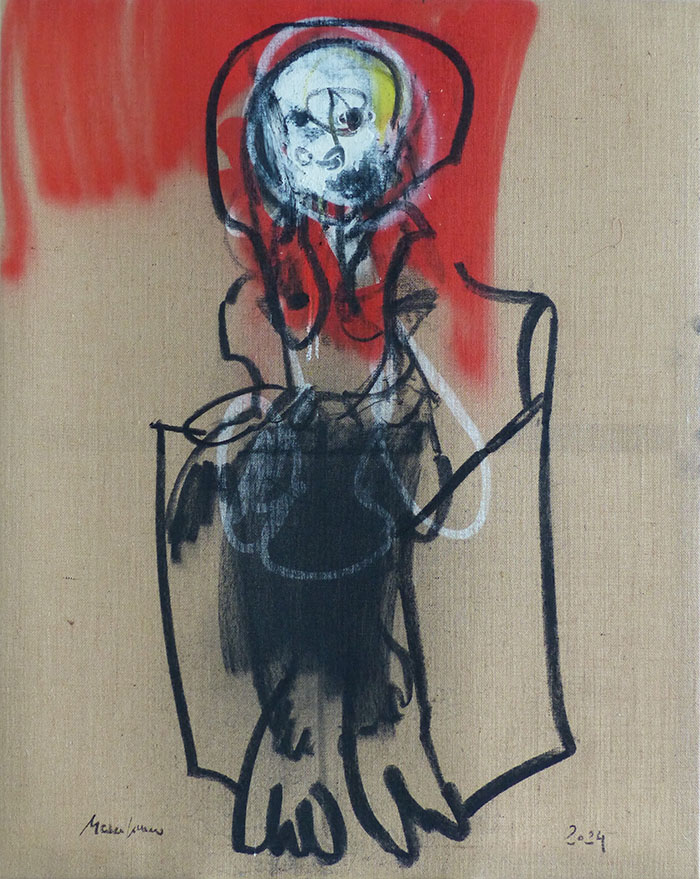 Alte Frau in einem roten Raum